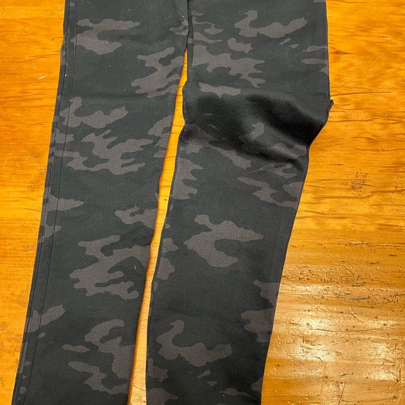 Spanx Look At Me Now Camo Leggings - Picture 13 of 14